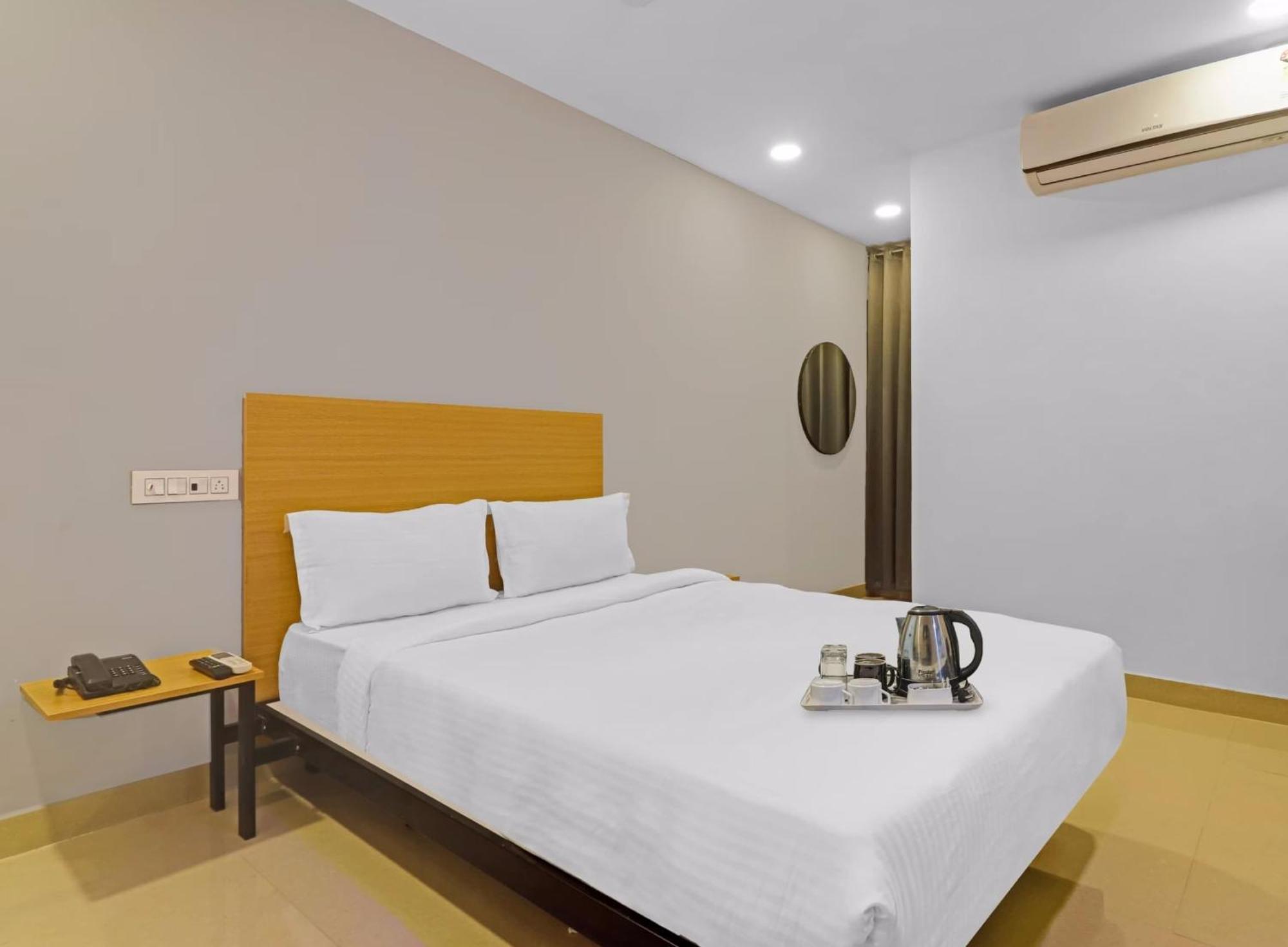 Townhouse Che Sigma Hotel ไฮเดอราบัด ภายนอก รูปภาพ